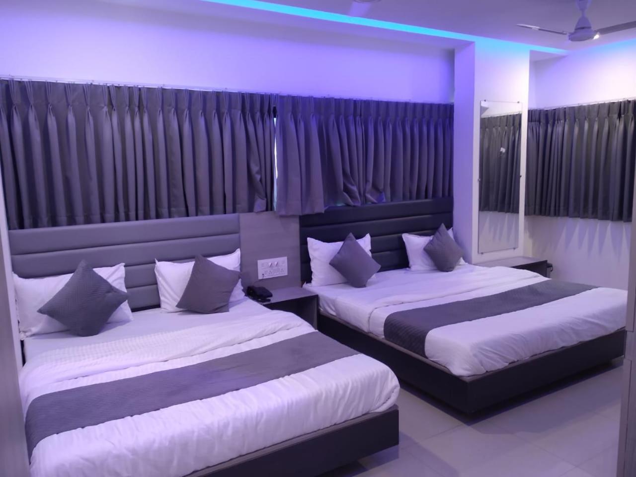 Hotel Selfie Inn Ahmedabad Exterior photo