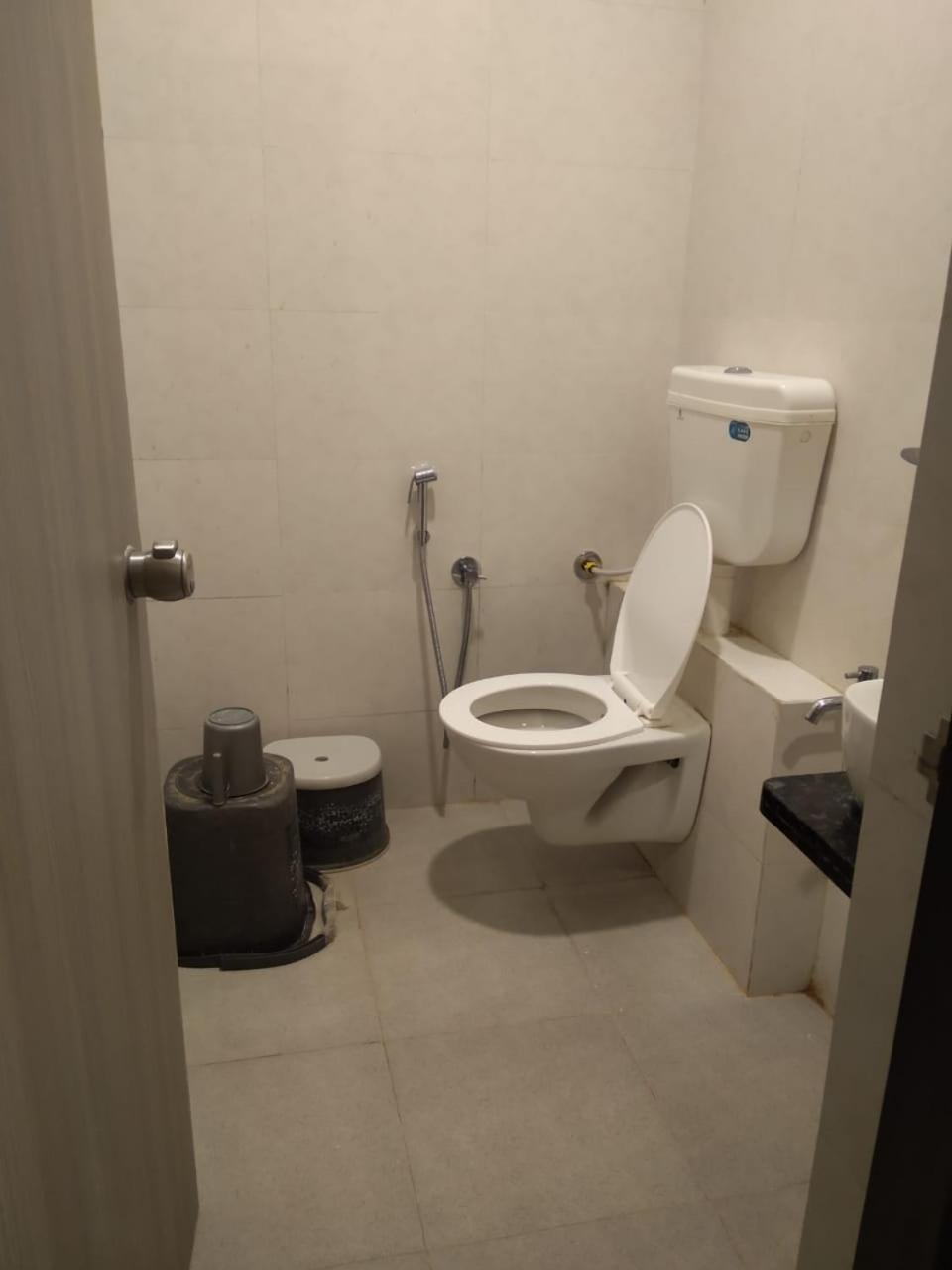 Hotel Selfie Inn Ahmedabad Exterior photo
